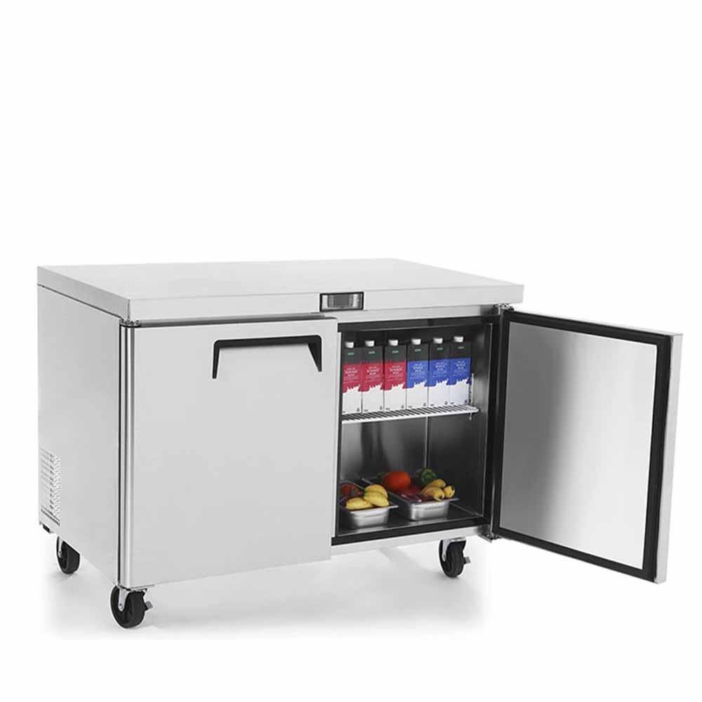 Atosa Mgf8402Gr Mesa Refrigerada Bajo Barra Puerta Sólida Acero Inoxidable Ruedas 122.5 cm Largo - Mesa Fría - Atosa - KitchenMax Store