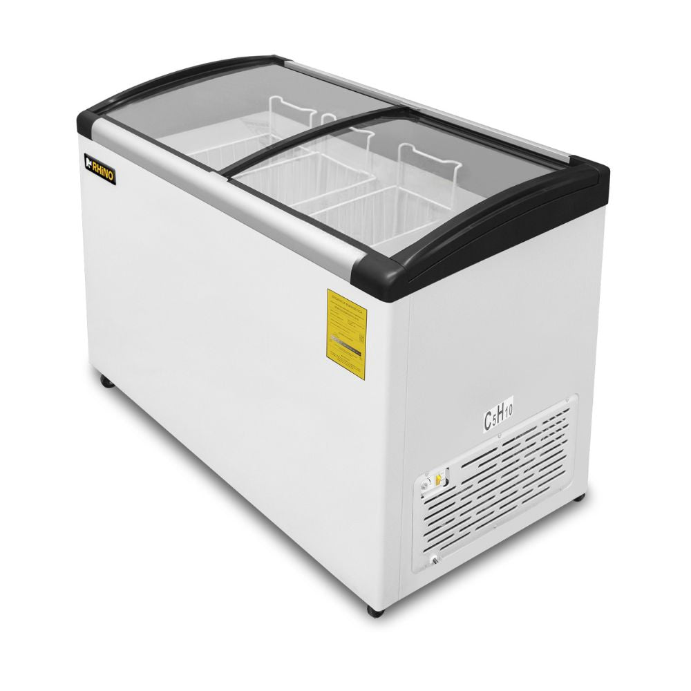 CONGELADOR RHINO CONGECRI-10C | Congelador Tapa de Cristal Curva | Capacidad: 9.2 ft3 / 283 L | Paleterías Cafeterías Tiendas de Conveniencia | Congelador Horizontal de Cofre Exhibidor Comercial para Helados Paletas Nieves Acero Inoxidable Supermercado Heladería Paletería Cremería Tienda de Conveniencia
