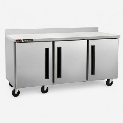 REFRIGERADOR MESA DE TRABAJO CENTERLINE CLUC-72R-SD-WTLRR | Refrigerador Mesa de Trabajo Bajo Barra | 18.80 Pies Cúbicos | 3 Puertas Sólidas | Acero Inoxidable | Bistró Hotel Bar | Mesa de Trabajo Refrigerada Refrigerador Bajo Mostrador Bajo Barra Conservador Cocina Fría Acero Inoxidable Restaurante Cafetería Cocina Industrial Bar Cremería Hotel