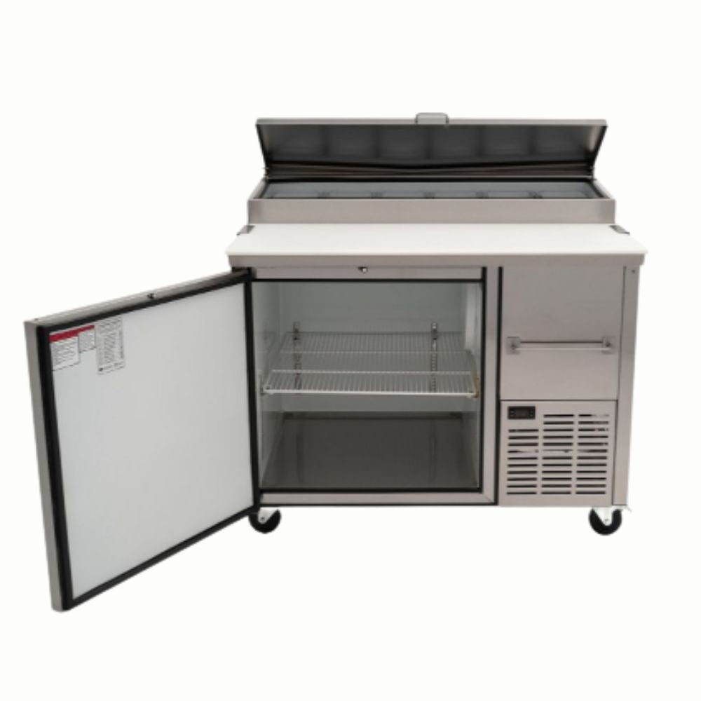 Imbera 1022164 PTP10-F01 Mesa Refrigerada 1 Puerta Solida 1 Parrilla. Ideal para restaurante, cocina, cocina industrial, comedor, comedor industrial, banquetes, refrigerar, conservar, etc. KitchenMax.Store. Envíos seguros a todo México. Cotiza hoy mismo.